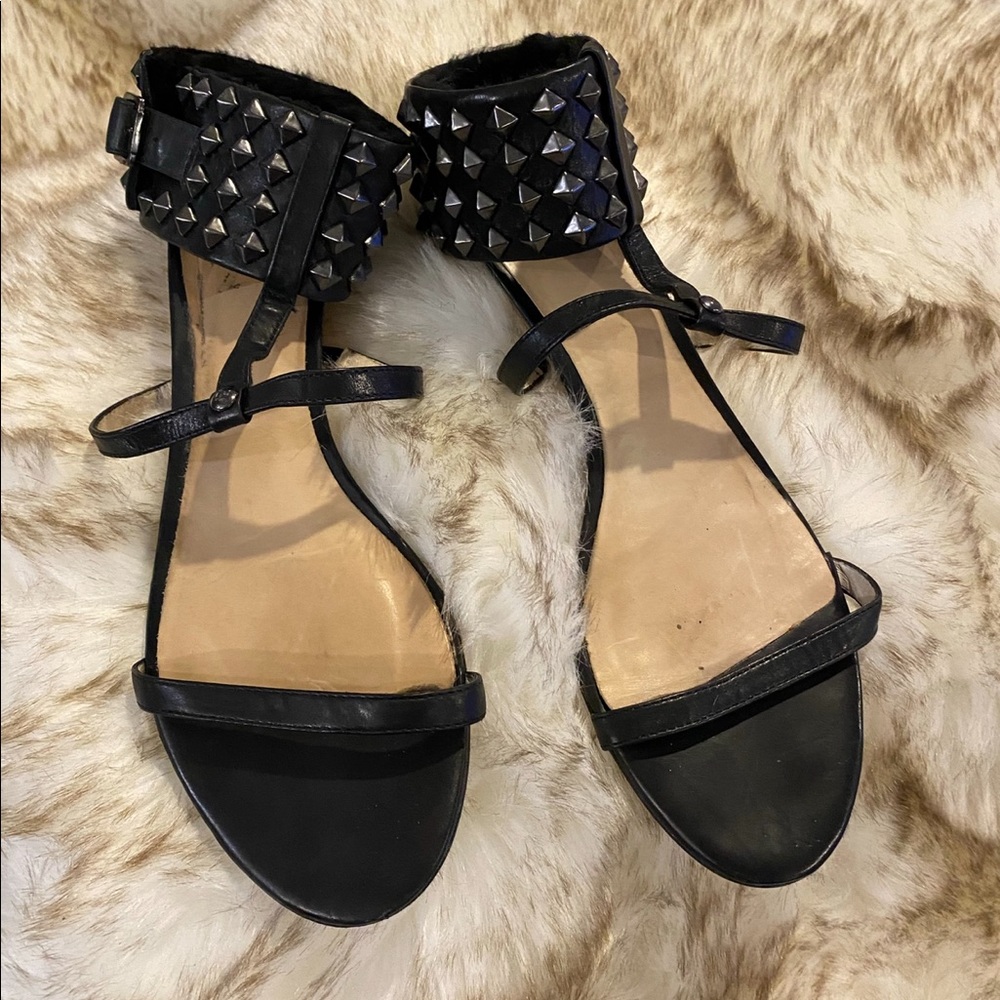 Beautiful Leather Black sandal ✨ Brand “ Koolaburra Size 7,5